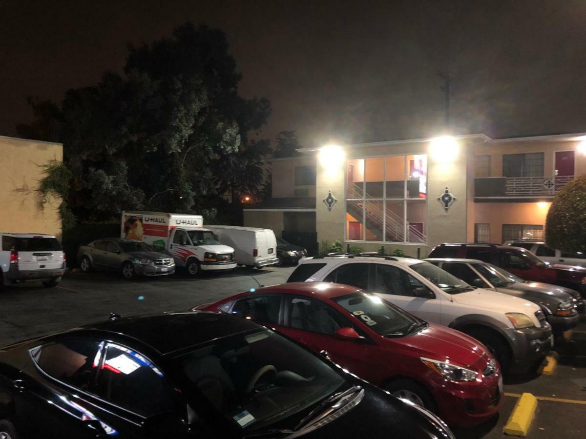 Whittier Travel Inn Экстерьер фото