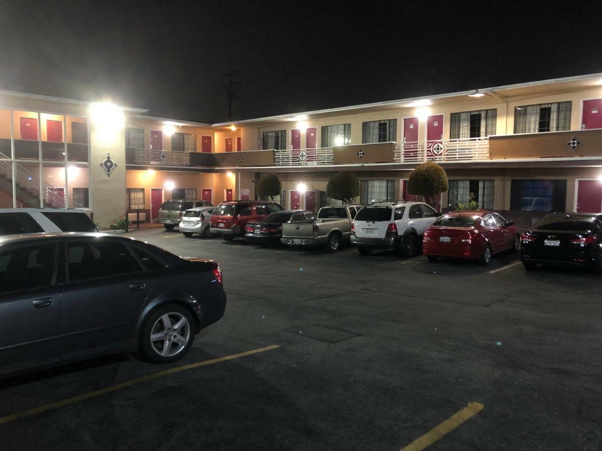 Whittier Travel Inn Экстерьер фото